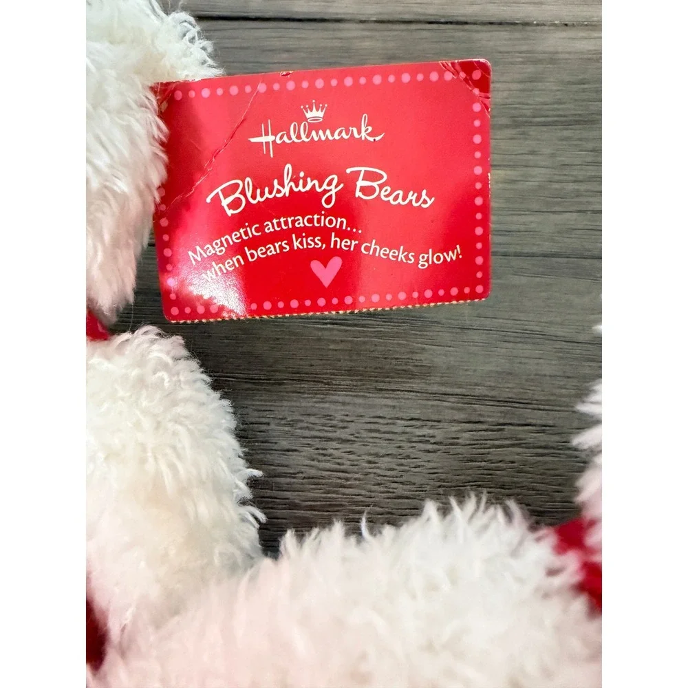 Hallmark Blushing Bears‎ Magnetic Kissing Teddy Bear Set